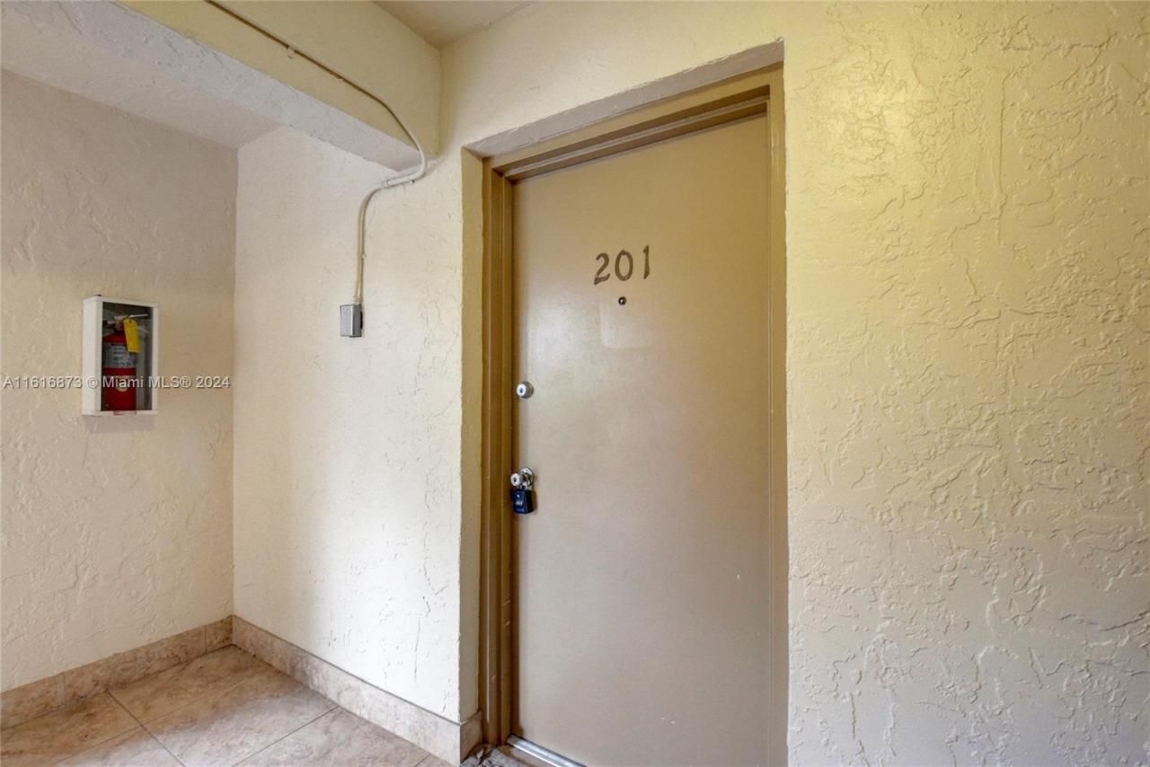 520 Orton Ave, Unit 201, 204,, Fort Lauderdale, FL 33304 Photo