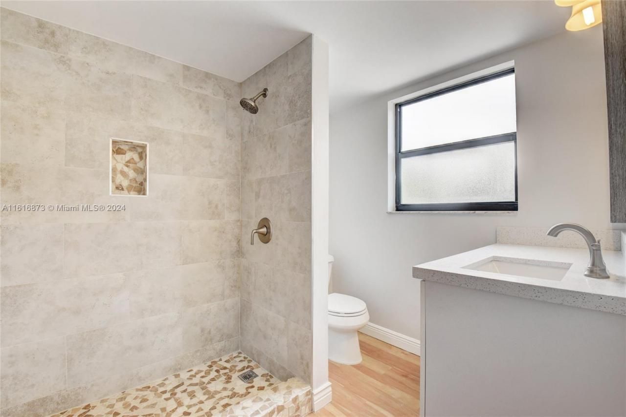 520 Orton Ave, Unit 201, 204,, Fort Lauderdale, FL 33304 Photo