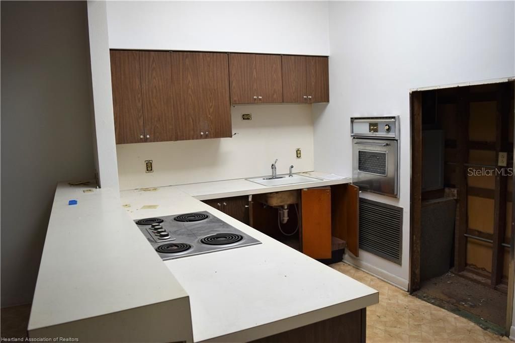 2 W Main Street, Avon Park, FL 33825 Photo