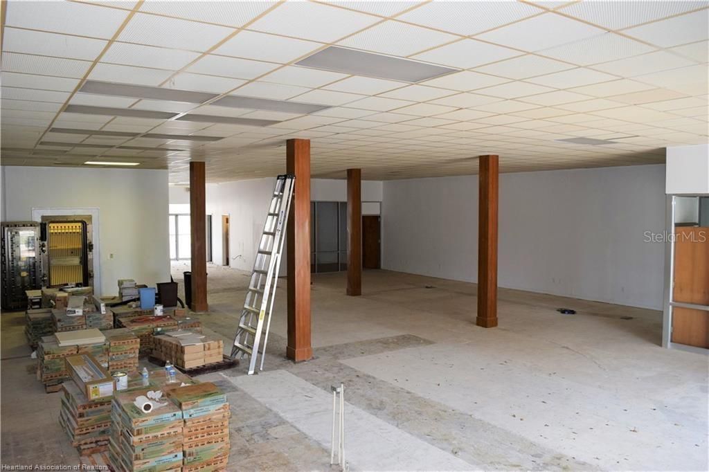 2 W Main Street, Avon Park, FL 33825 Photo