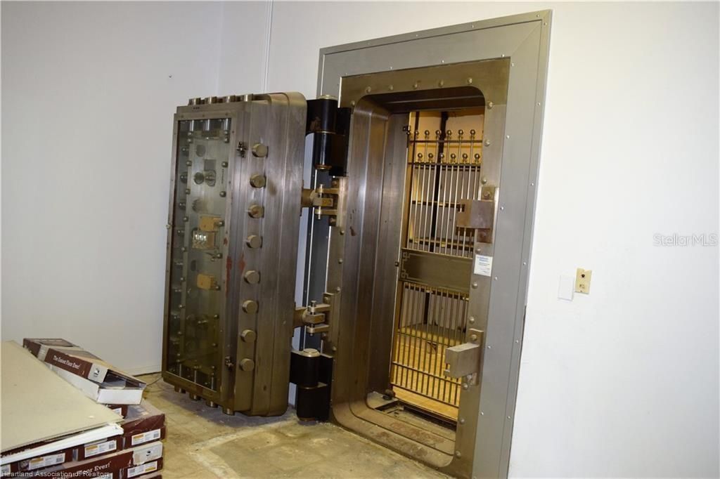 2 W Main Street, Avon Park, FL 33825 Photo