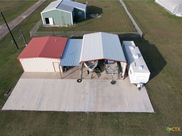 1012 W Denver Avenue, Seadrift, TX 77983