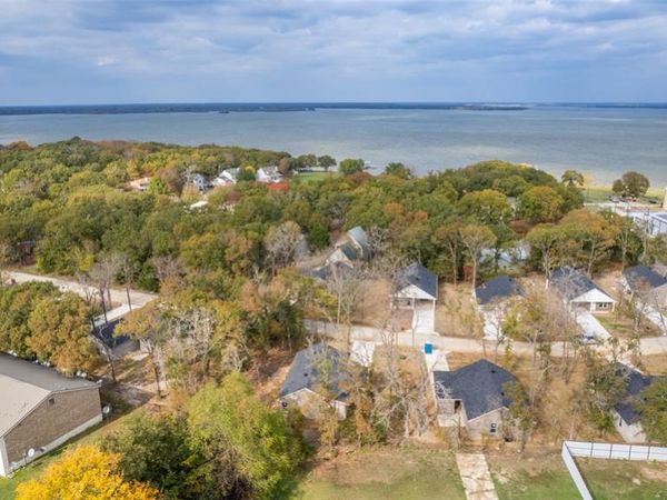 924 Woodland Drive, West Tawakoni, TX 75474