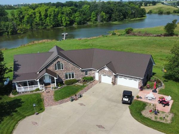 1200 495Th Street, Chariton, IA 50049