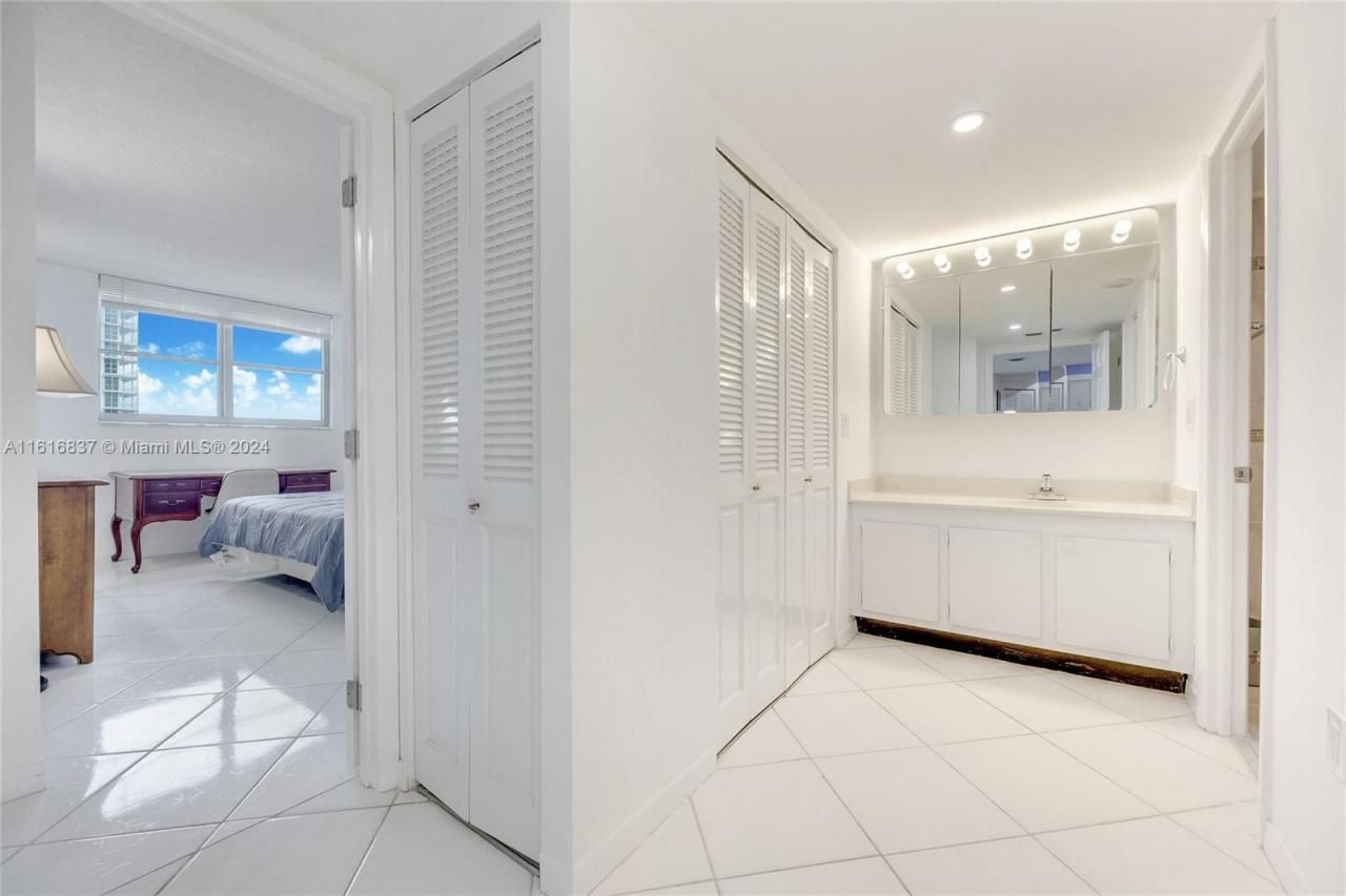 9273 Collins Ave, Unit 507, Surfside, FL 33154 Photo