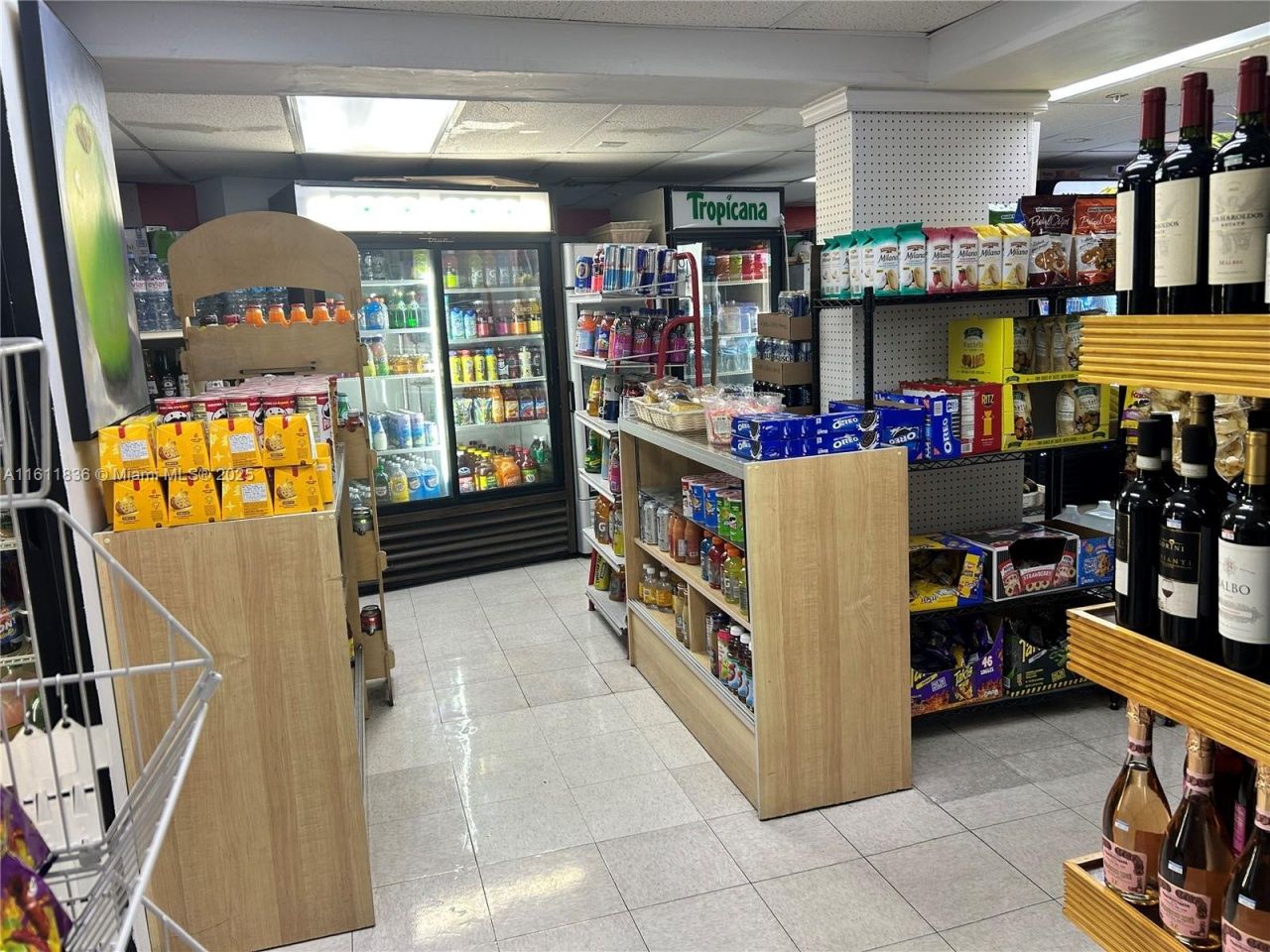 7601 E Treasure Dr, North Bay Village, FL 33141 Photo