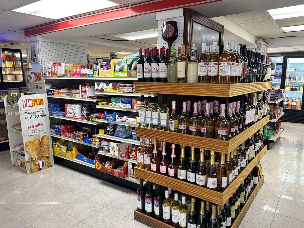 7601 E Treasure Dr, North Bay Village, FL 33141 Photo