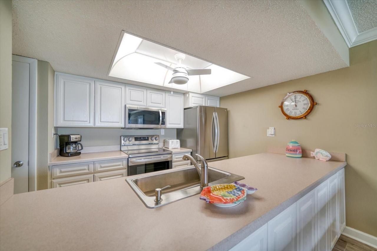 450 S Gulfview Boulevard, Unit 704, Clearwater Beach, FL 33767 Photo