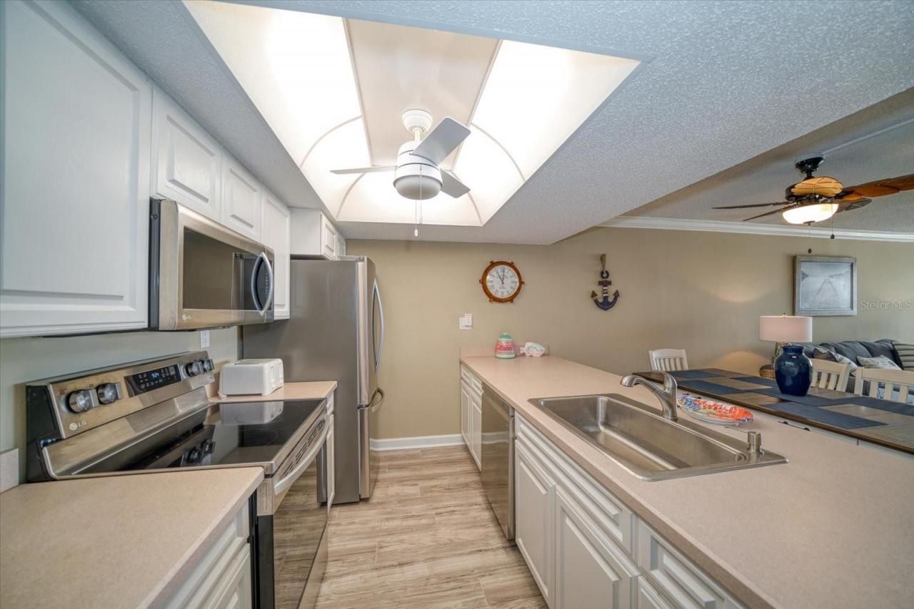 450 S Gulfview Boulevard, Unit 704, Clearwater Beach, FL 33767 Photo