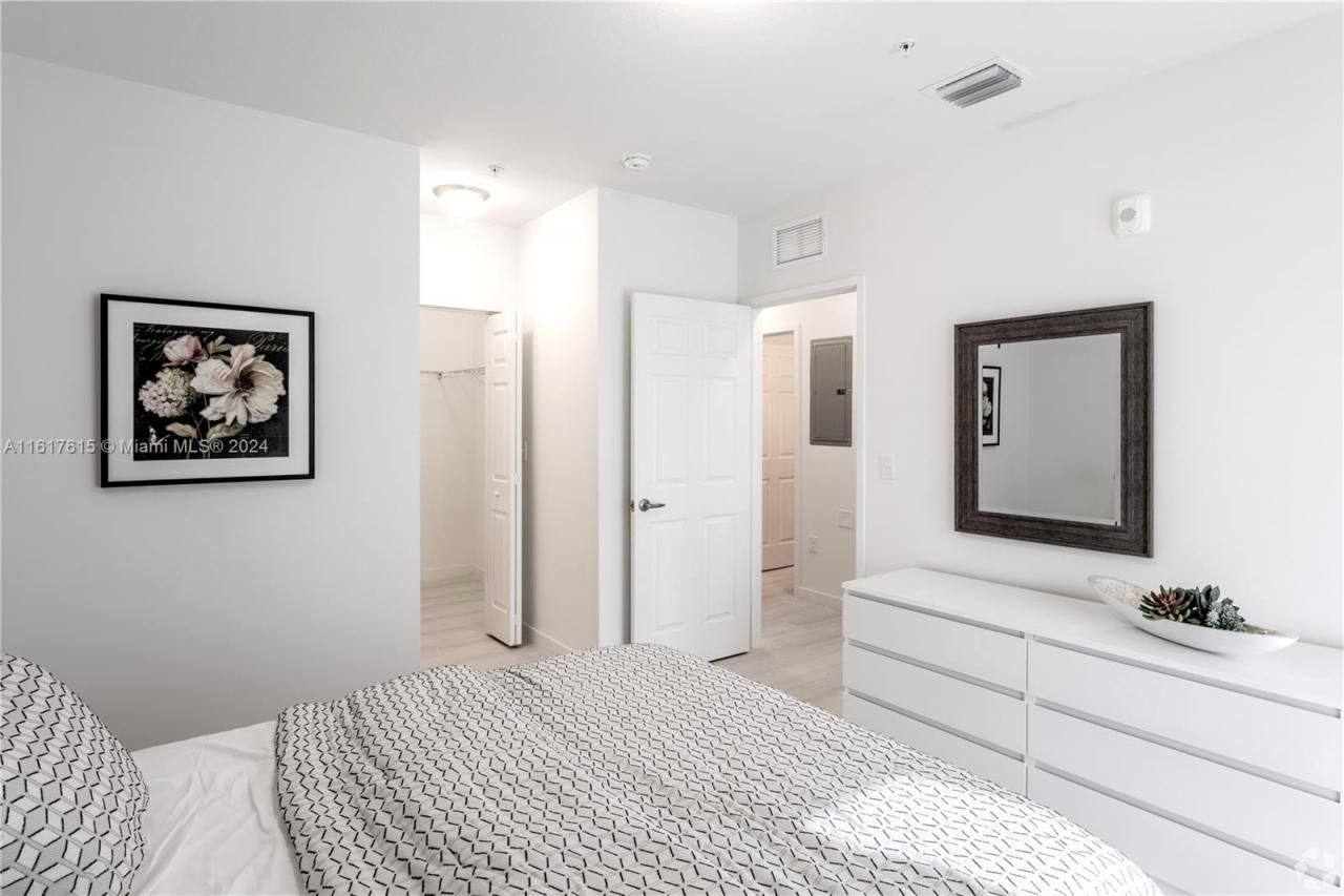 243 W 77th St, Unit 102, Hialeah, FL 33014 Photo