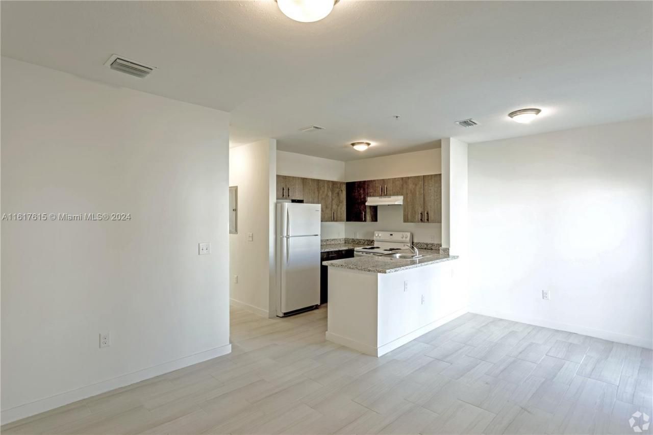 243 W 77th St, Unit 102, Hialeah, FL 33014 Photo