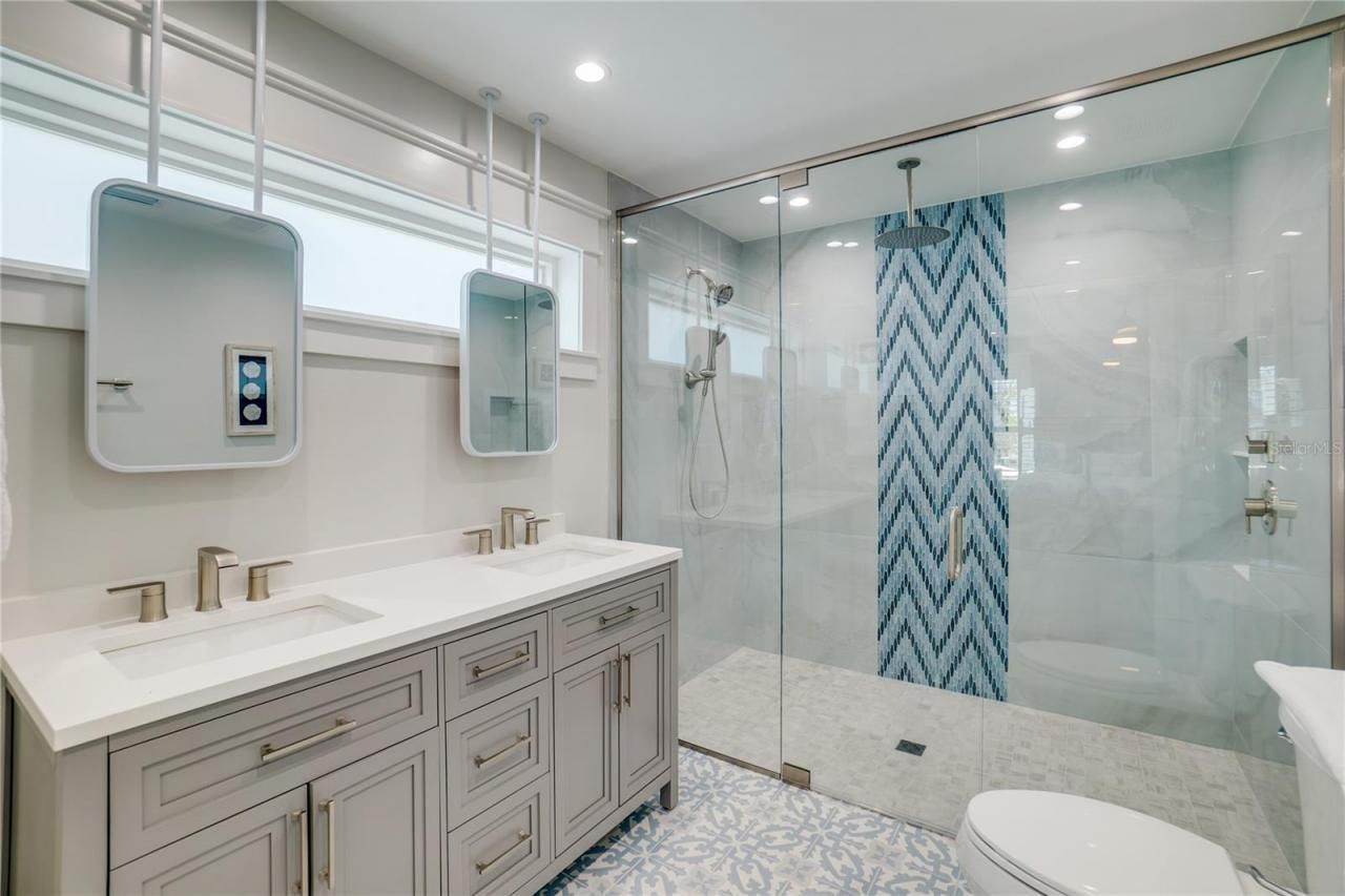 2102 Avenue B, Bradenton Beach, FL 34217 Photo