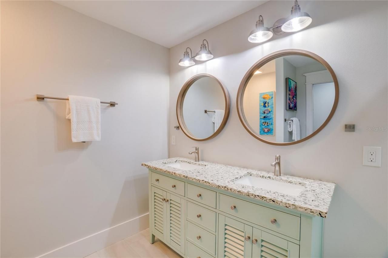 2102 Avenue B, Bradenton Beach, FL 34217 Photo