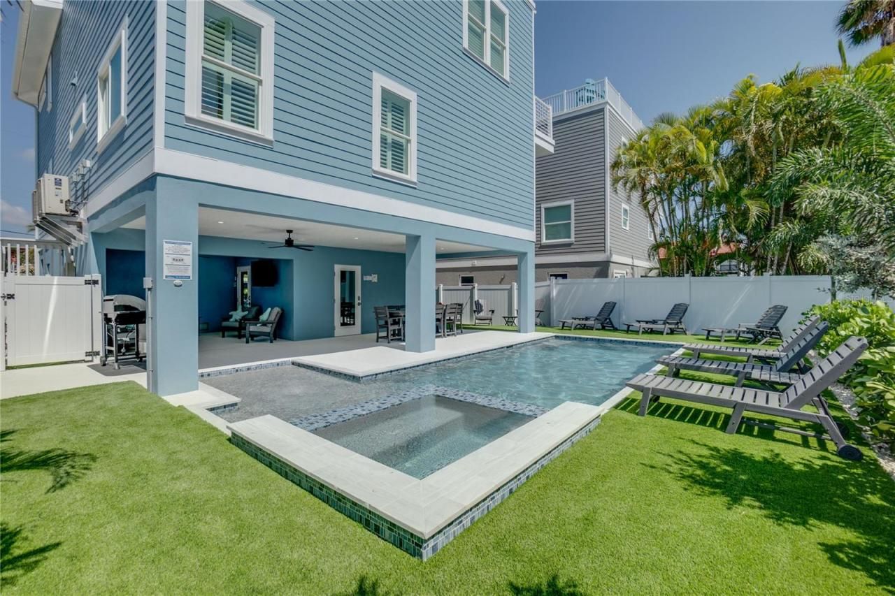 2102 Avenue B, Bradenton Beach, FL 34217 Photo