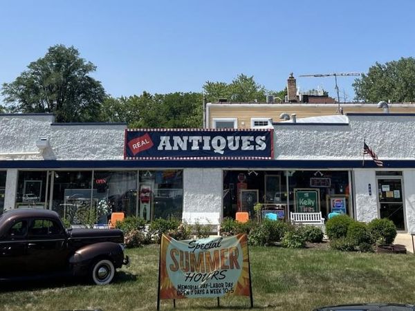 890 Lake Avenue, Woodstock, IL 60098