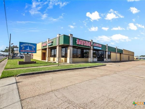 4202 N Navarro Street, Victoria, TX 77901