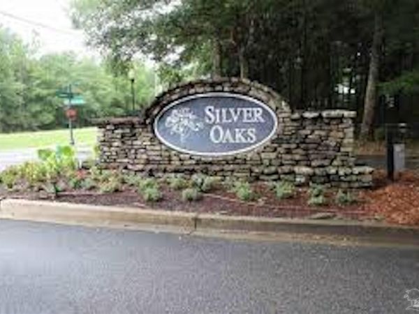 5878 Saratoga Dr, Crestview, FL 32536