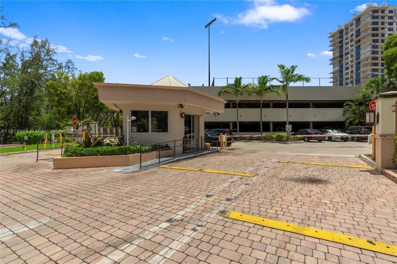 18181 NE 31st Ct, Unit 2202, Aventura, FL 33160 Photo