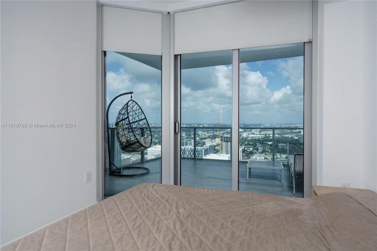 851 NE 1st Ave, Unit 4406, Miami, FL 33132 Photo