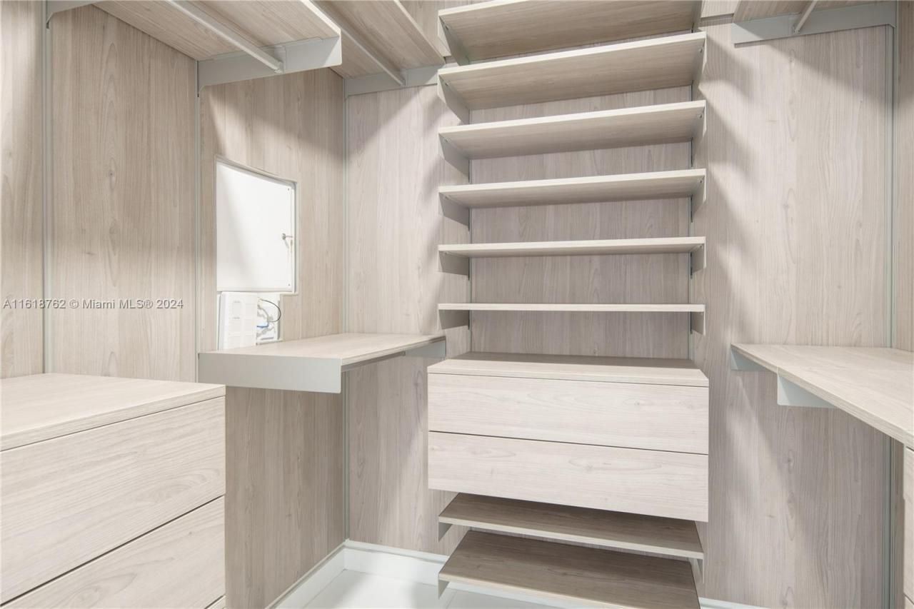 851 NE 1st Ave, Unit 4406, Miami, FL 33132 Photo