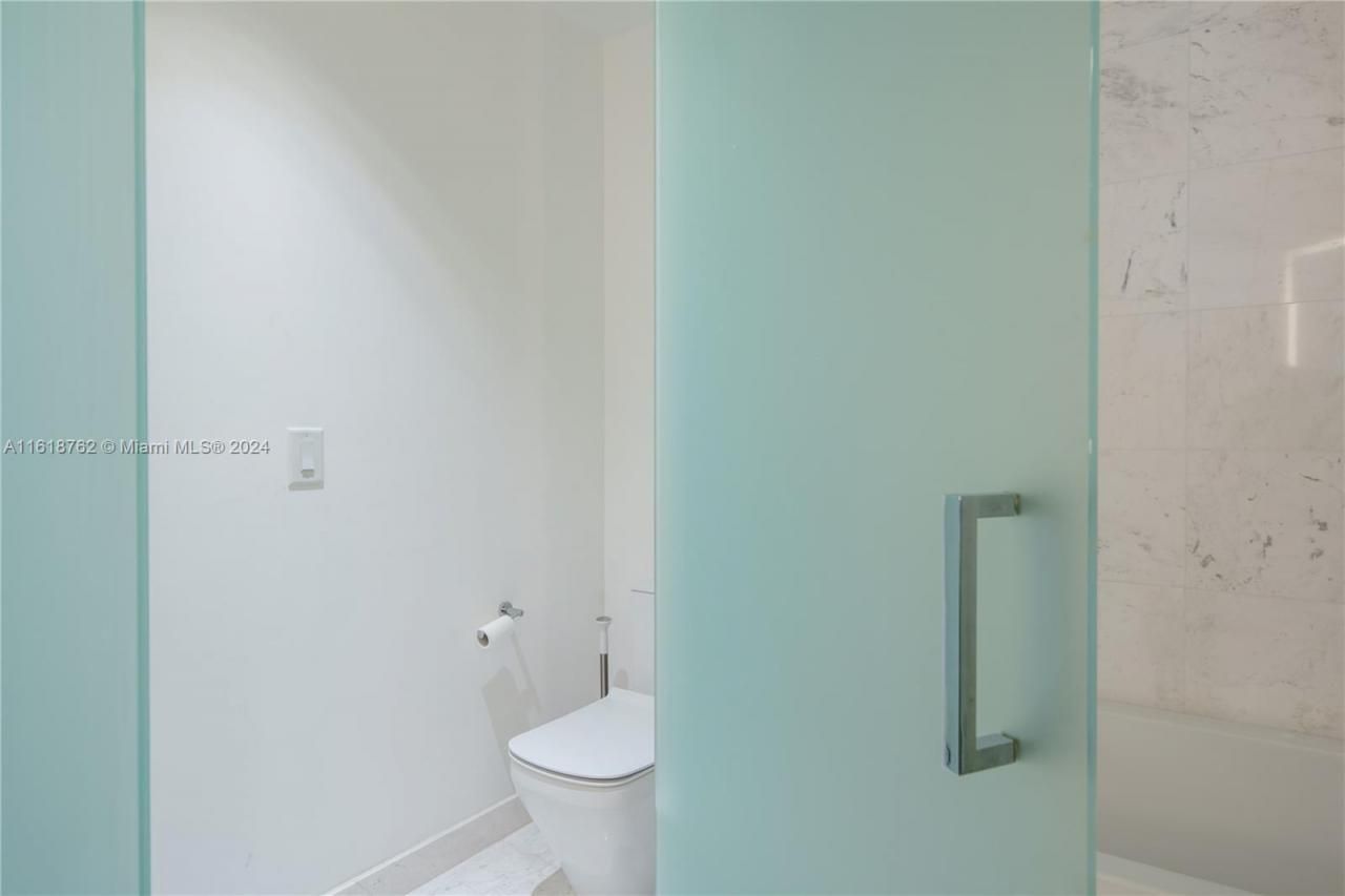 851 NE 1st Ave, Unit 4406, Miami, FL 33132 Photo