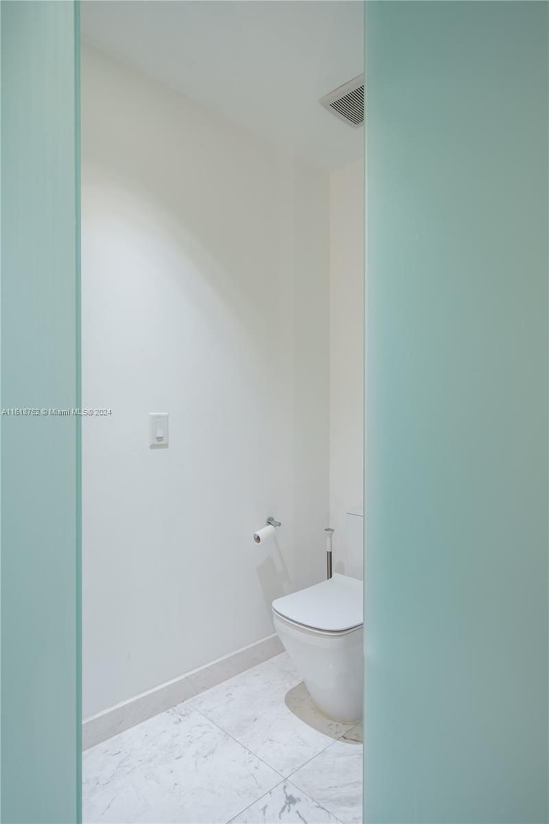 851 NE 1st Ave, Unit 4406, Miami, FL 33132 Photo