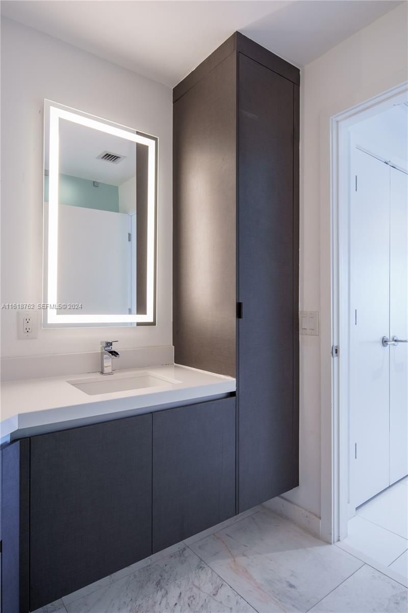 851 NE 1st Ave, Unit 4406, Miami, FL 33132 Photo