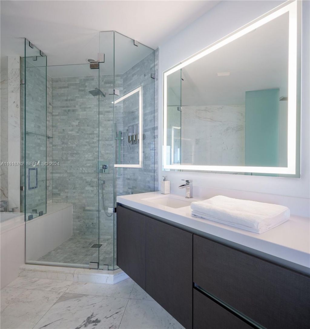 851 NE 1st Ave, Unit 4406, Miami, FL 33132 Photo