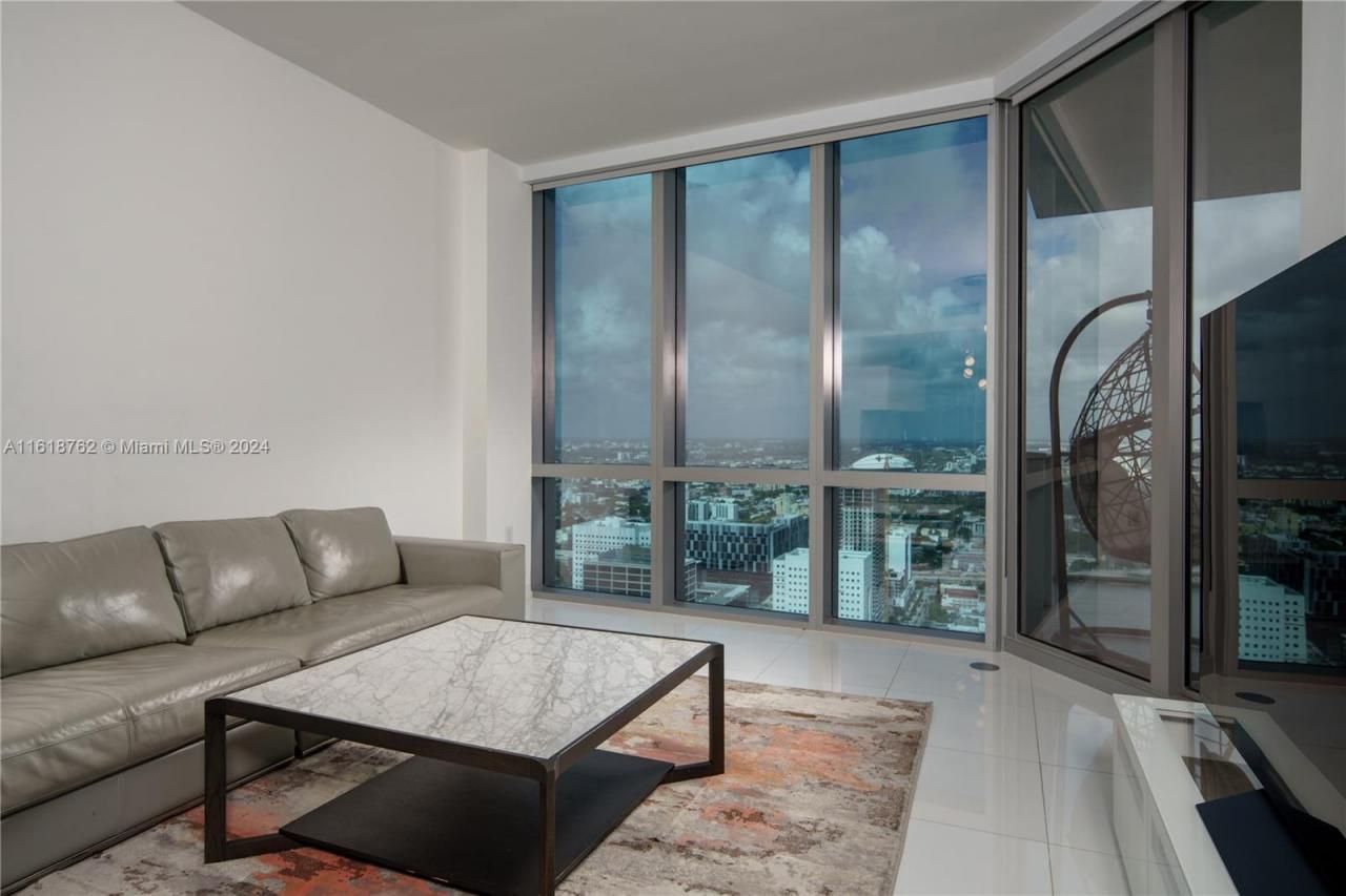 851 NE 1st Ave, Unit 4406, Miami, FL 33132 Photo