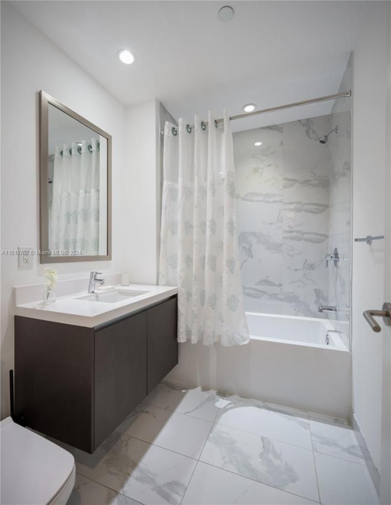 851 NE 1st Ave, Unit 4406, Miami, FL 33132 Photo