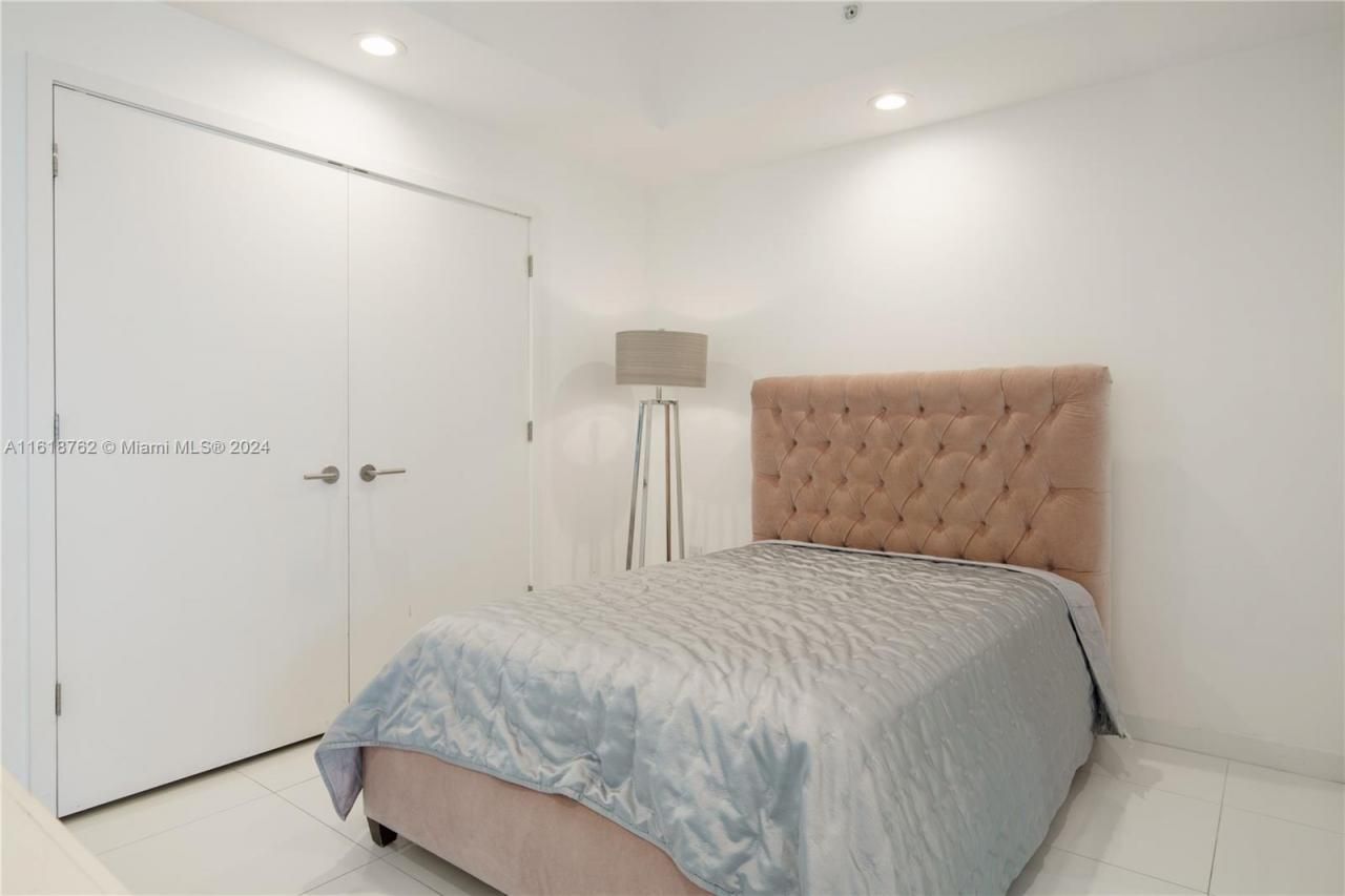 851 NE 1st Ave, Unit 4406, Miami, FL 33132 Photo