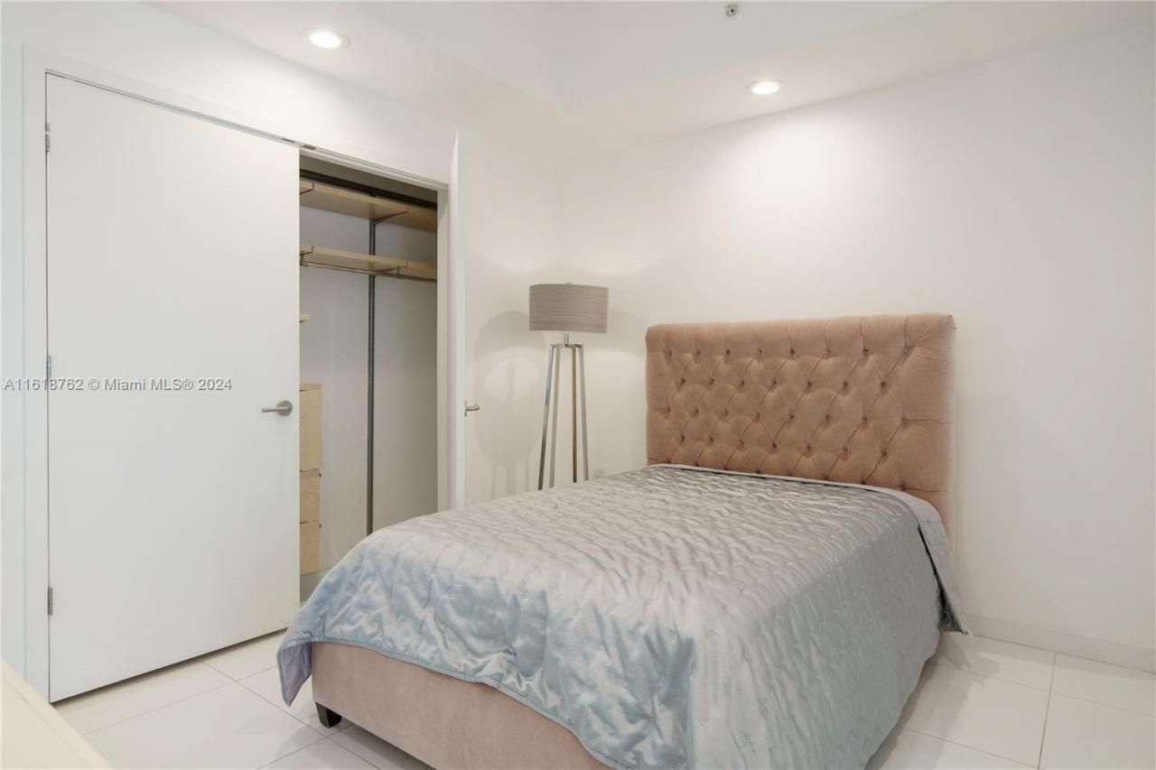 851 NE 1st Ave, Unit 4406, Miami, FL 33132 Photo