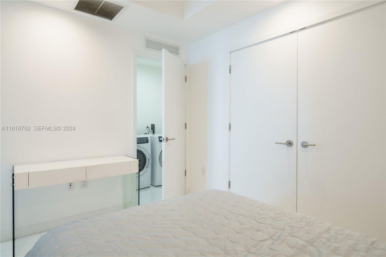 851 NE 1st Ave, Unit 4406, Miami, FL 33132 Photo