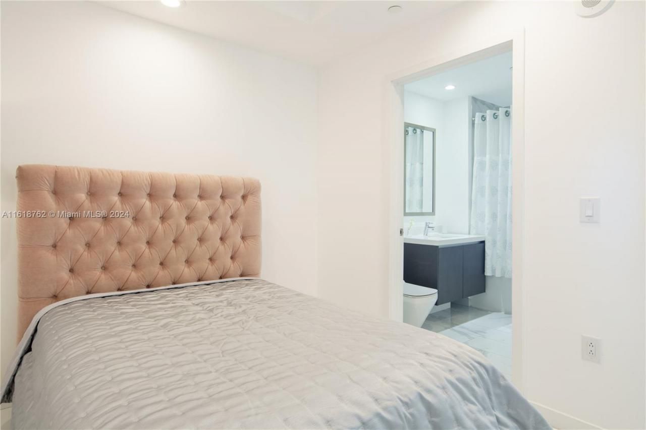 851 NE 1st Ave, Unit 4406, Miami, FL 33132 Photo