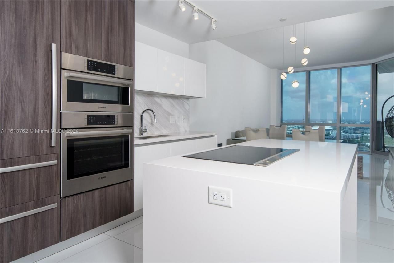 851 NE 1st Ave, Unit 4406, Miami, FL 33132 Photo