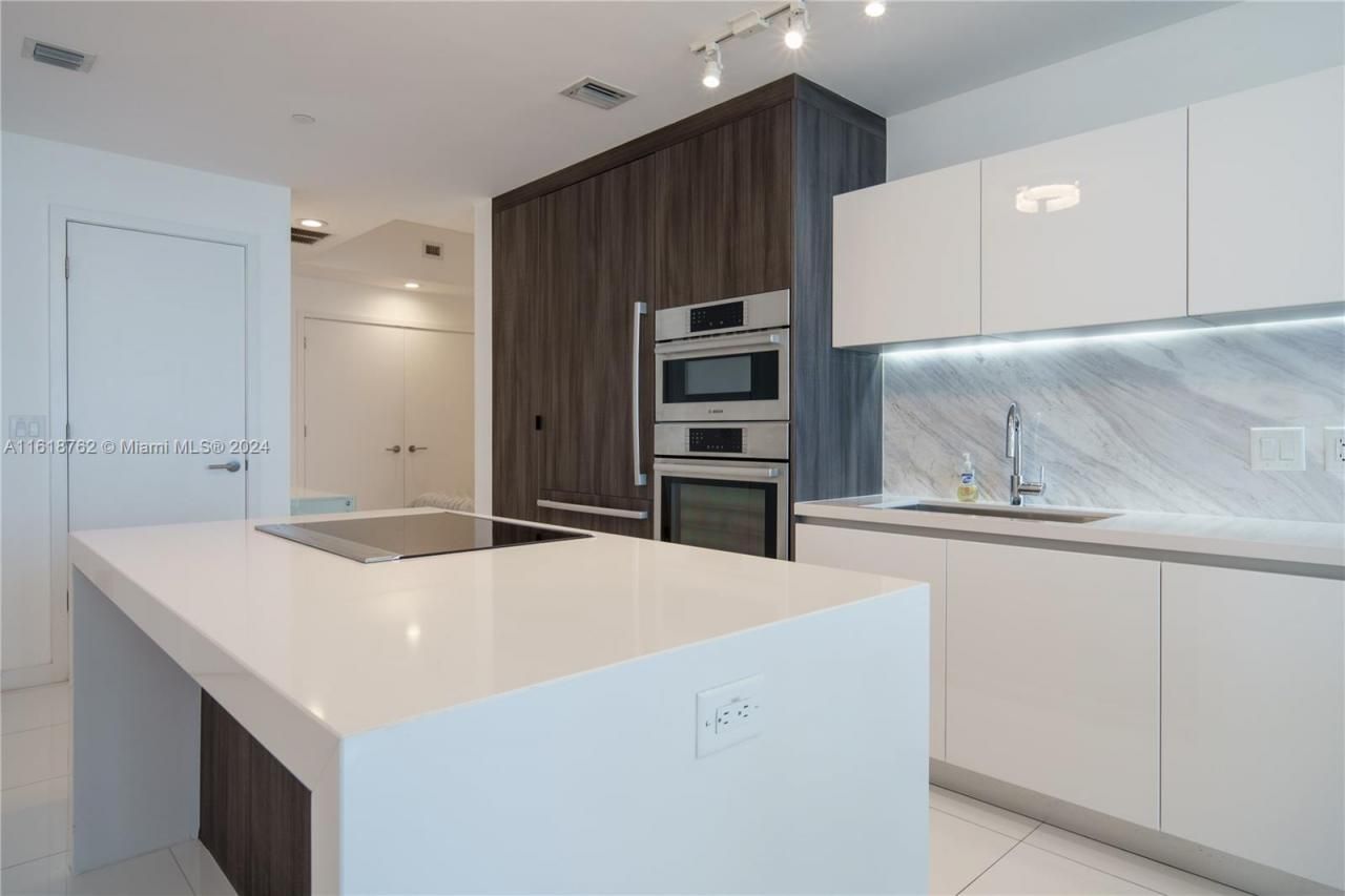 851 NE 1st Ave, Unit 4406, Miami, FL 33132 Photo