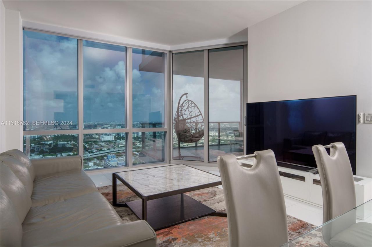 851 NE 1st Ave, Unit 4406, Miami, FL 33132 Photo
