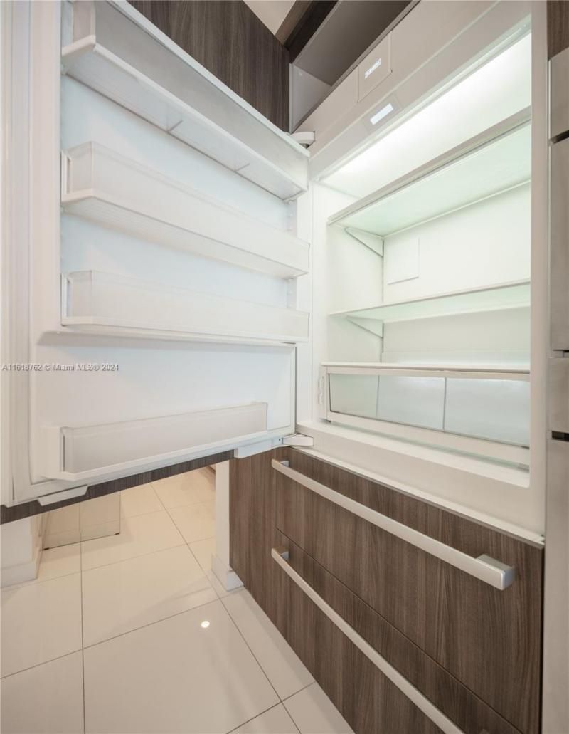 851 NE 1st Ave, Unit 4406, Miami, FL 33132 Photo