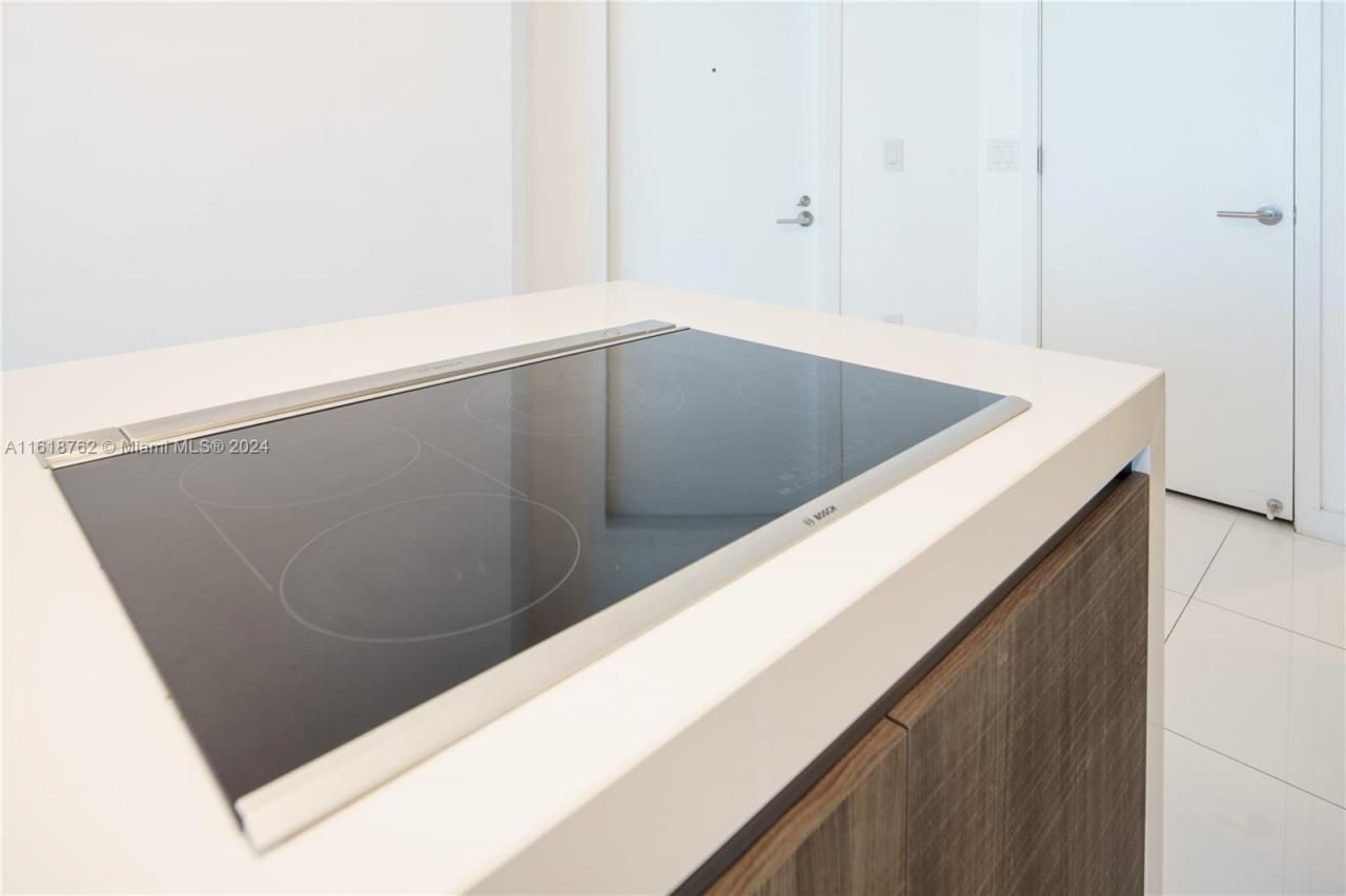 851 NE 1st Ave, Unit 4406, Miami, FL 33132 Photo