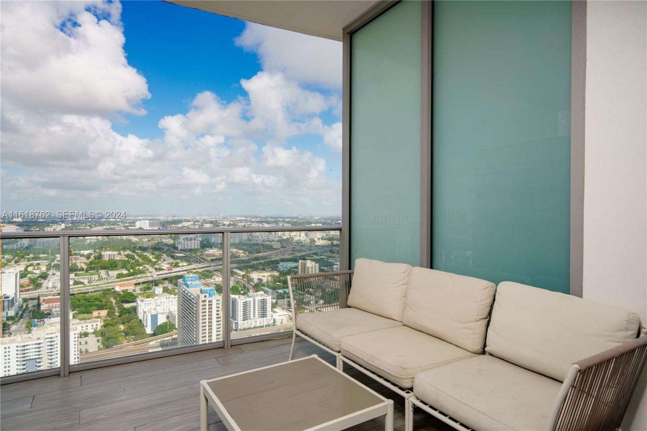 851 NE 1st Ave, Unit 4406, Miami, FL 33132 Photo