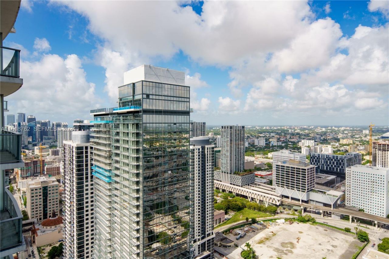 851 NE 1st Ave, Unit 4406, Miami, FL 33132 Photo