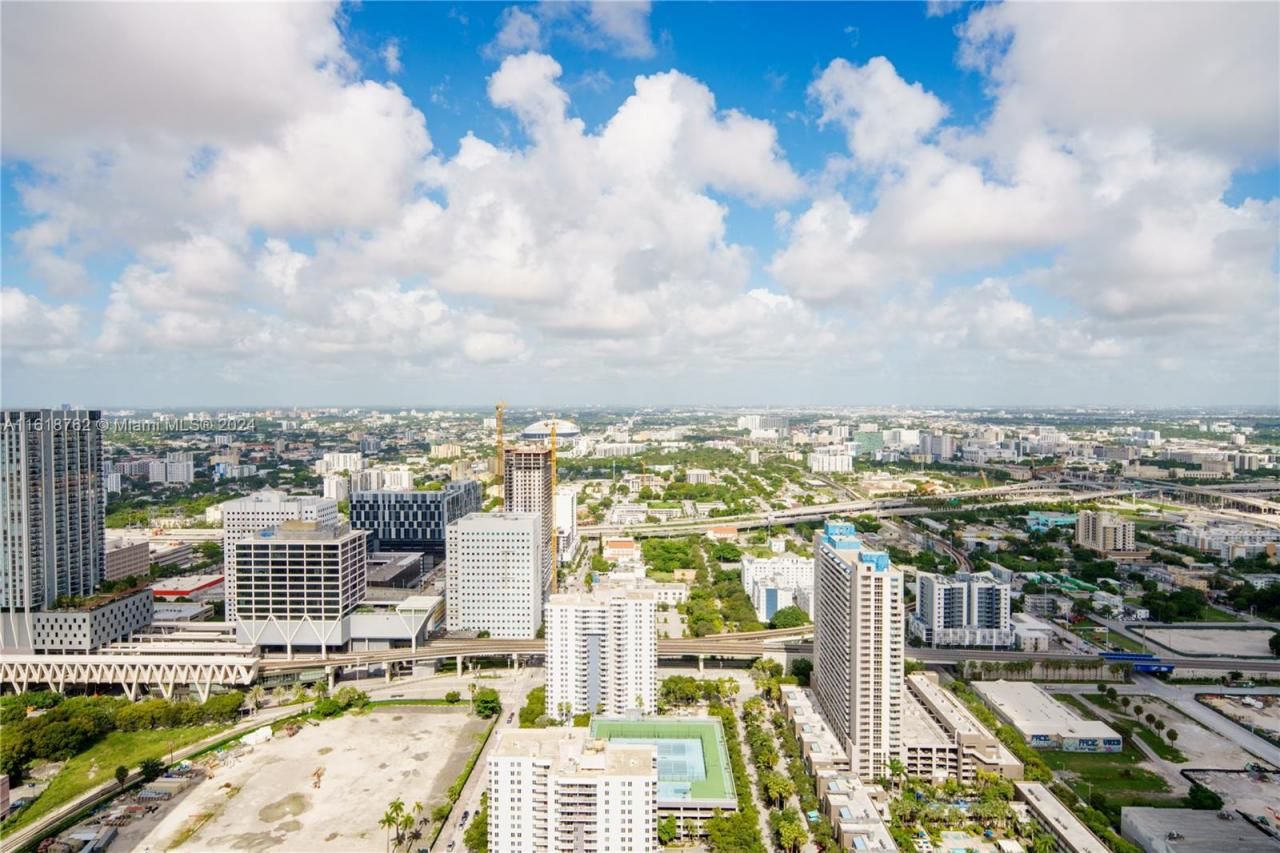 851 NE 1st Ave, Unit 4406, Miami, FL 33132 Photo