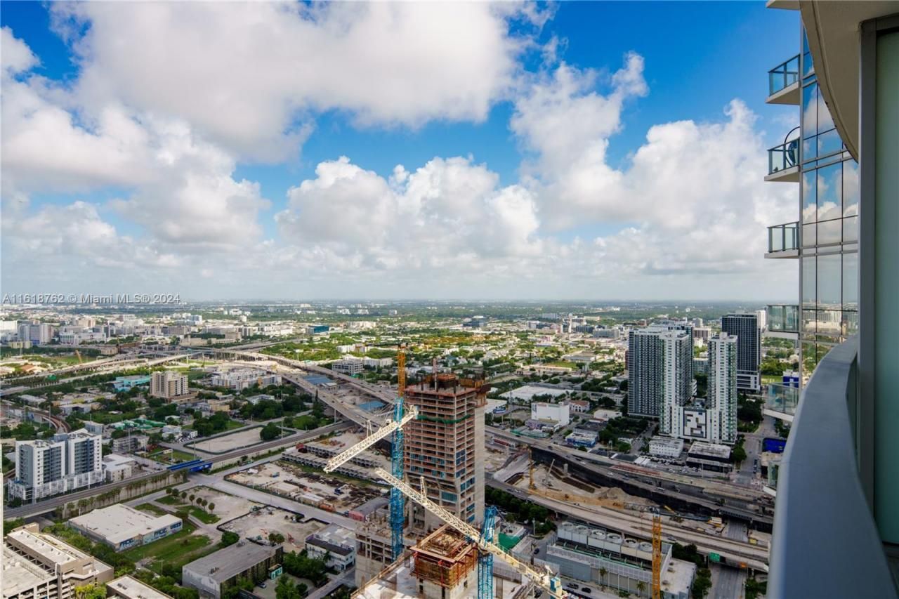 851 NE 1st Ave, Unit 4406, Miami, FL 33132 Photo