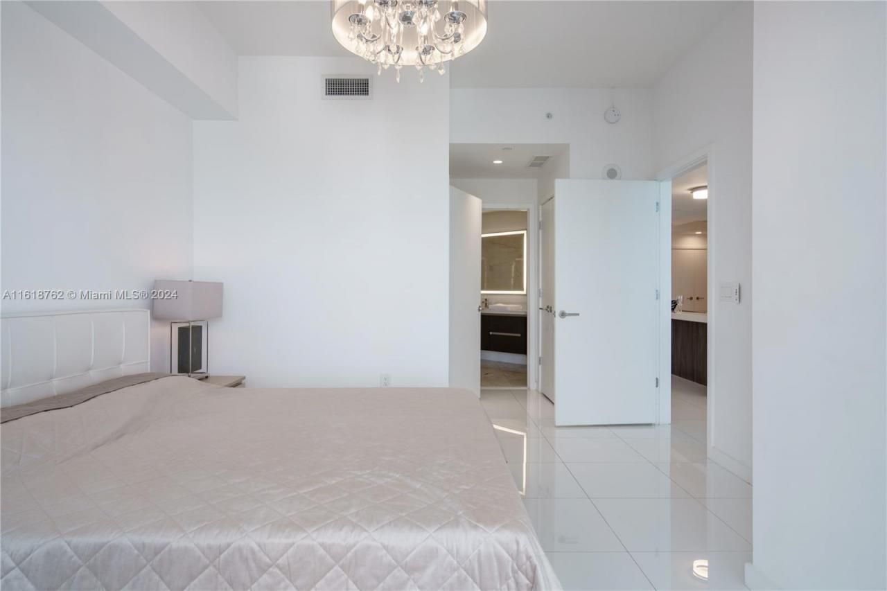 851 NE 1st Ave, Unit 4406, Miami, FL 33132 Photo