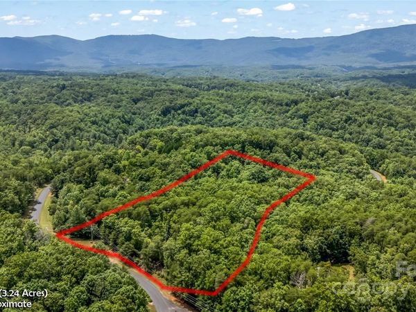 000 Lake Adger Parkway, Mill Spring, NC 28756