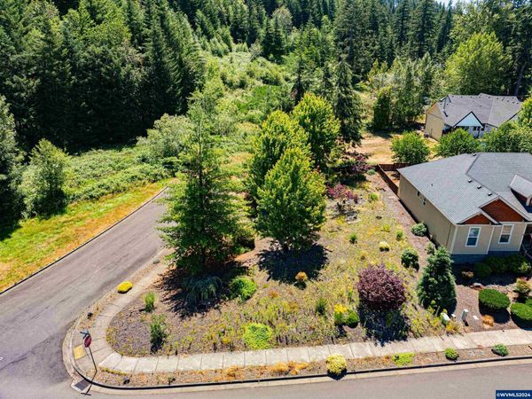 985 Pinetop St, Sweet Home, OR 97386