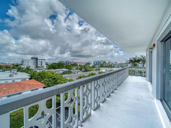 9700 E Bay Harbor Dr, Unit 508, Bay Harbor Islands, FL 33154