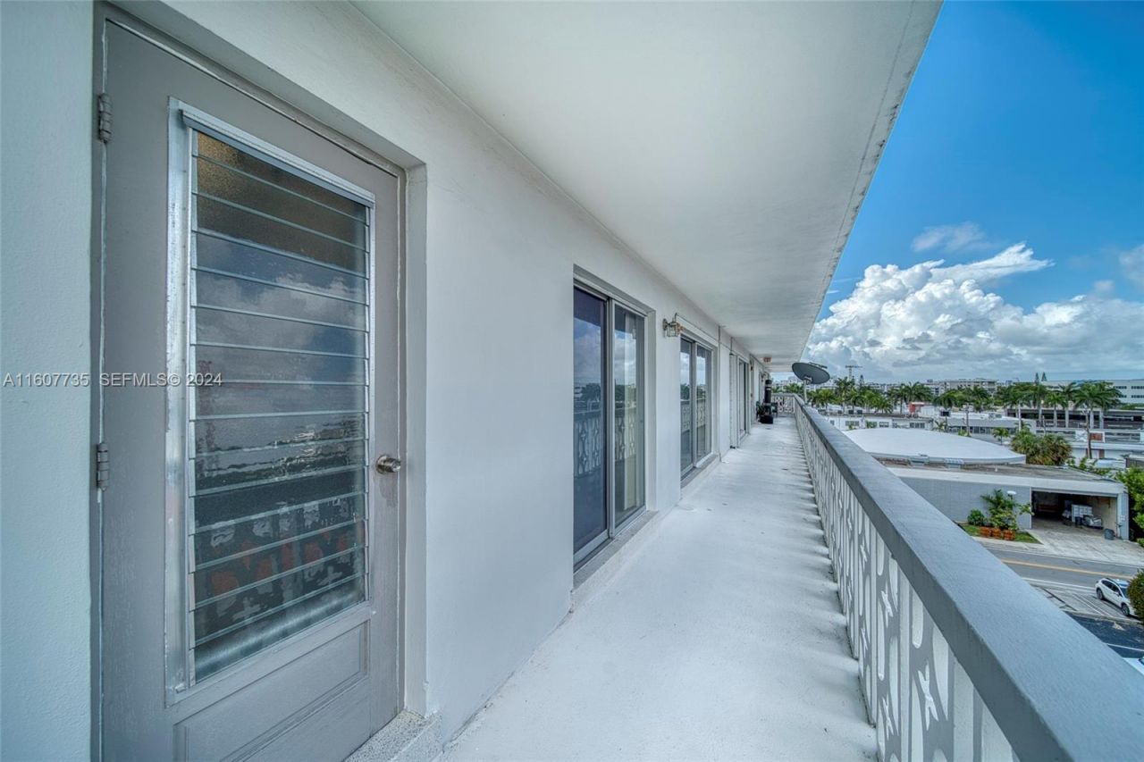 9700 E Bay Harbor Dr, Unit 508, Bay Harbor Islands, FL 33154 Photo