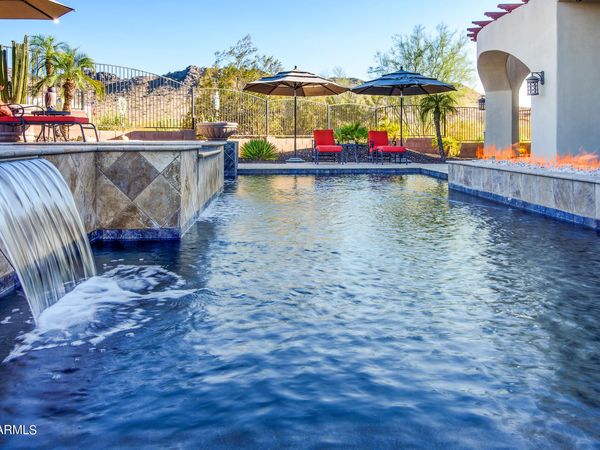 9233 S KRISTA Drive E, Goodyear, AZ 85338