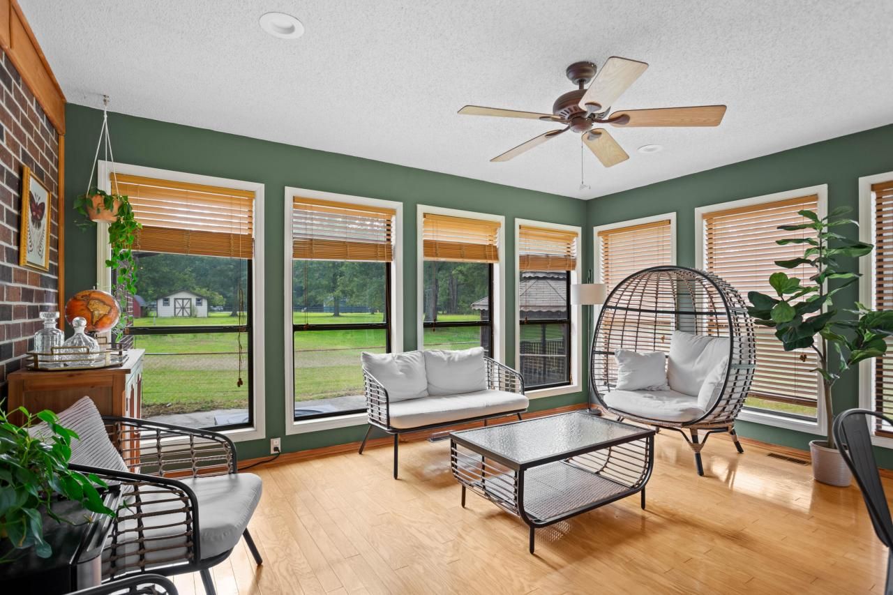 708 E Butternut Road Photo 16